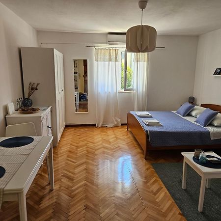 Beautiful Cozy Apartment Jug In Nice Neighbourhood. Spalato Esterno foto